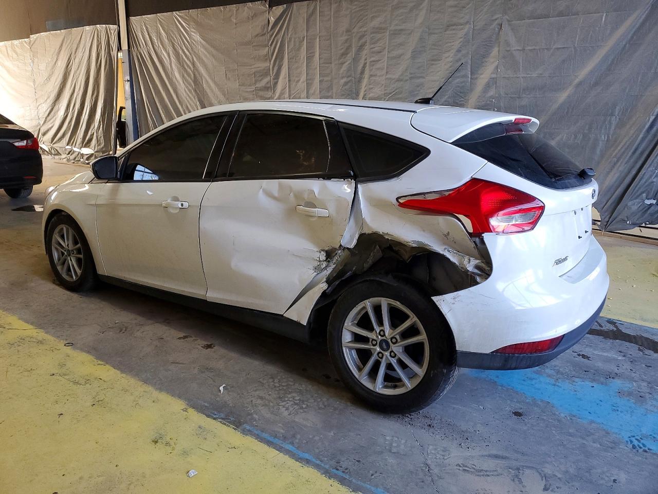2018 FORD FOCUS SE photo 2
