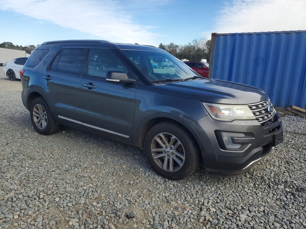 2017 FORD EXPLORER XLT photo 4