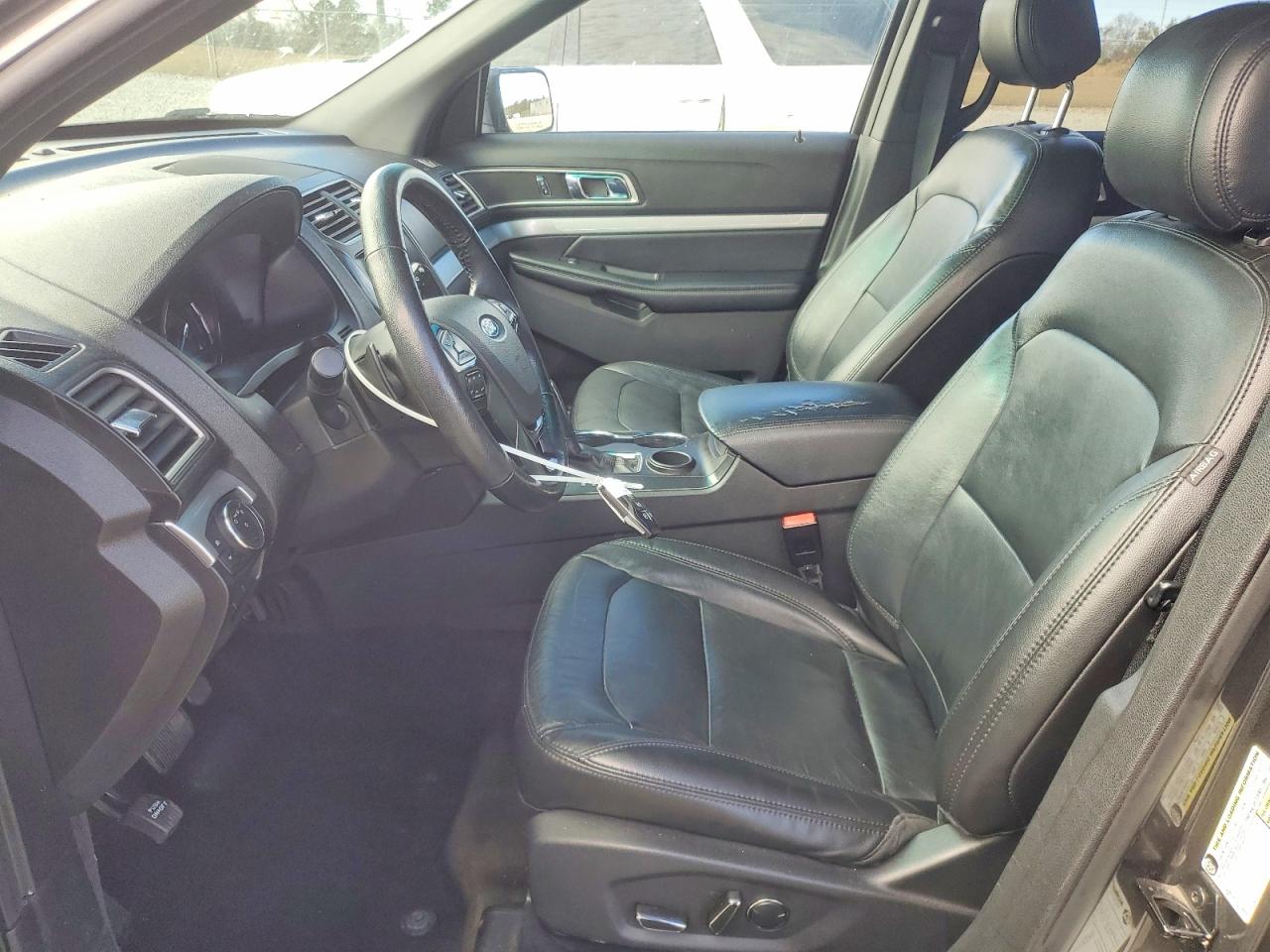 2017 FORD EXPLORER XLT photo 7