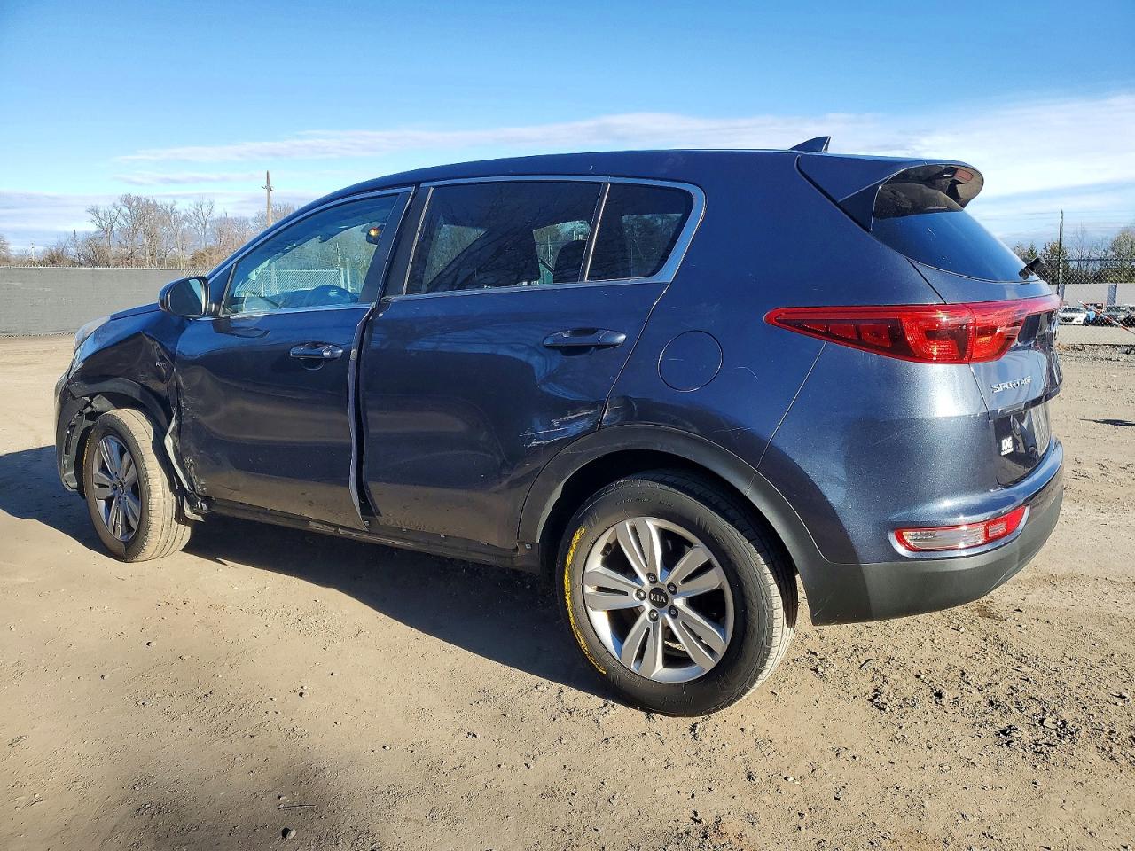 2017 KIA SPORTAGE LX photo 2