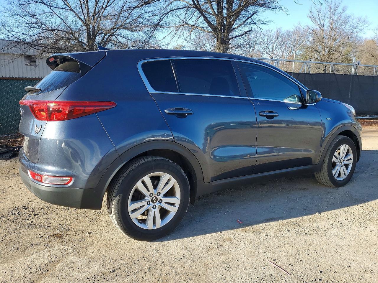 2017 KIA SPORTAGE LX photo 3