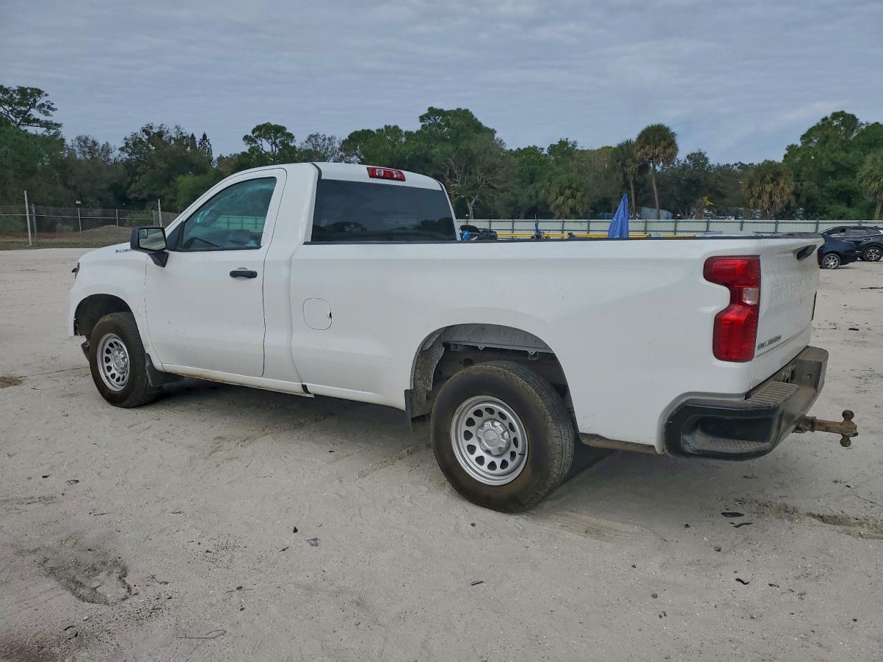 2025 CHEVROLET SILVERADO C1500 photo 2