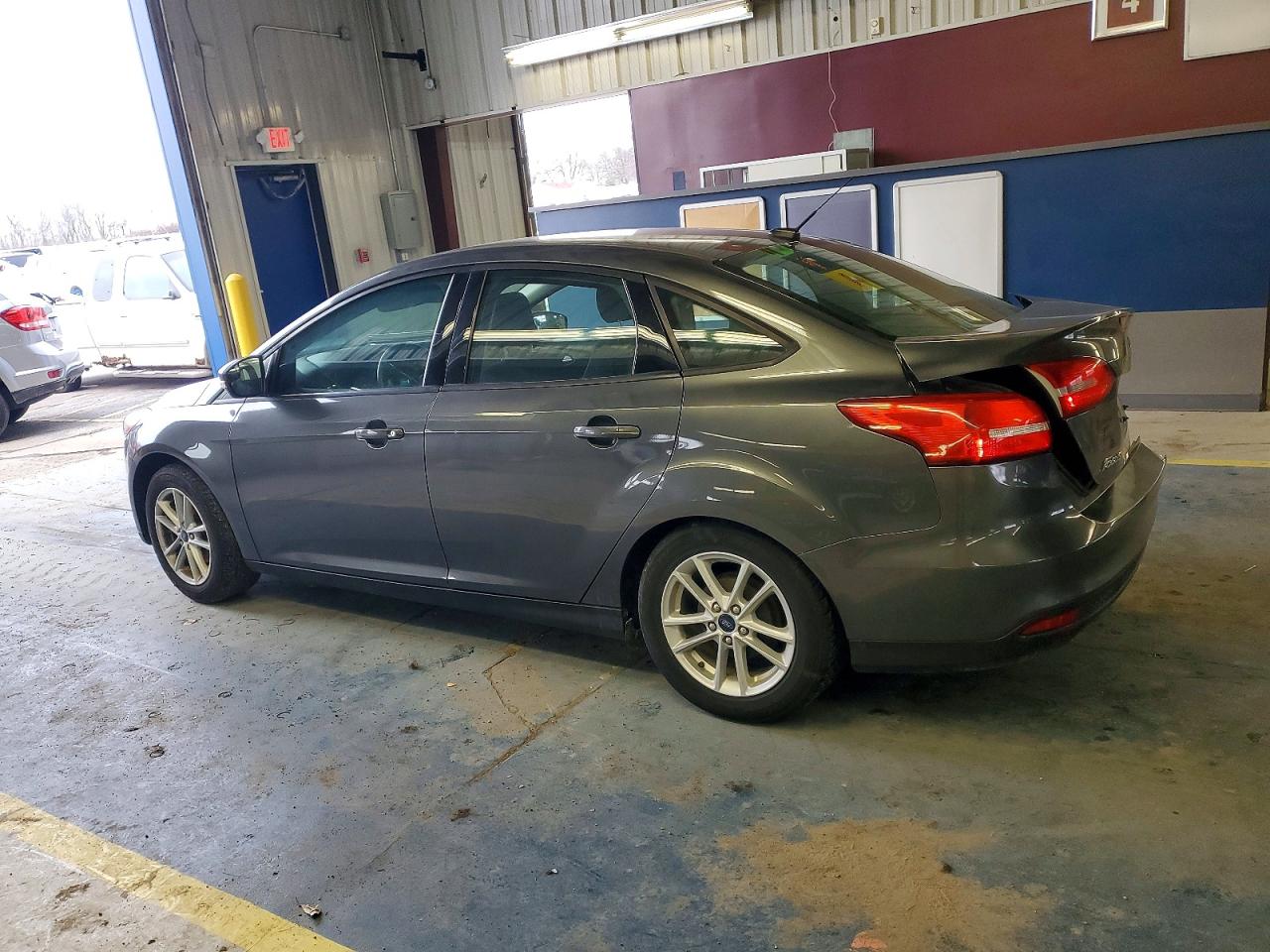 2017 FORD FOCUS SE photo 2