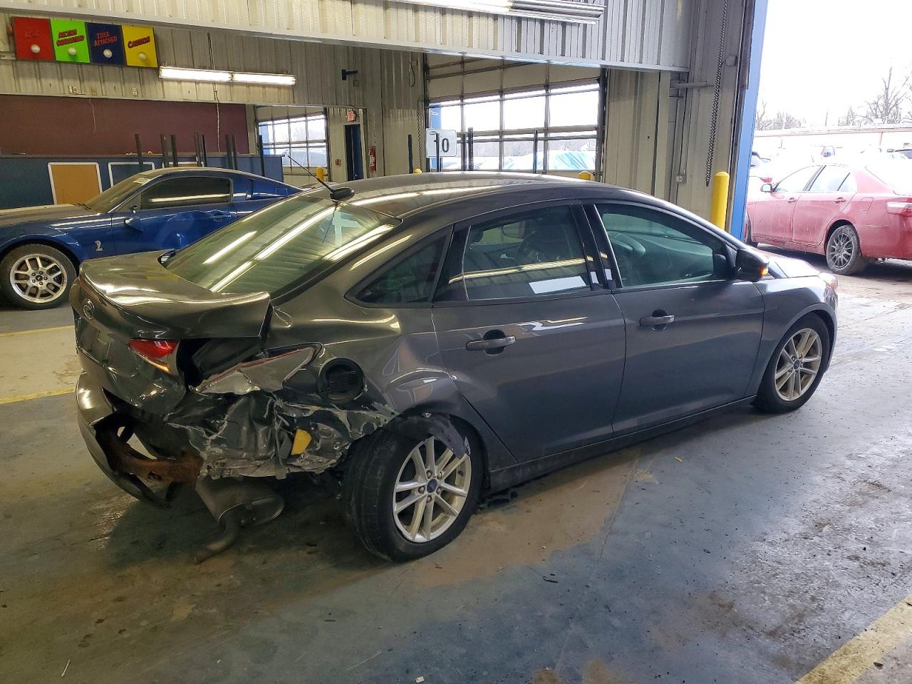 2017 FORD FOCUS SE photo 3