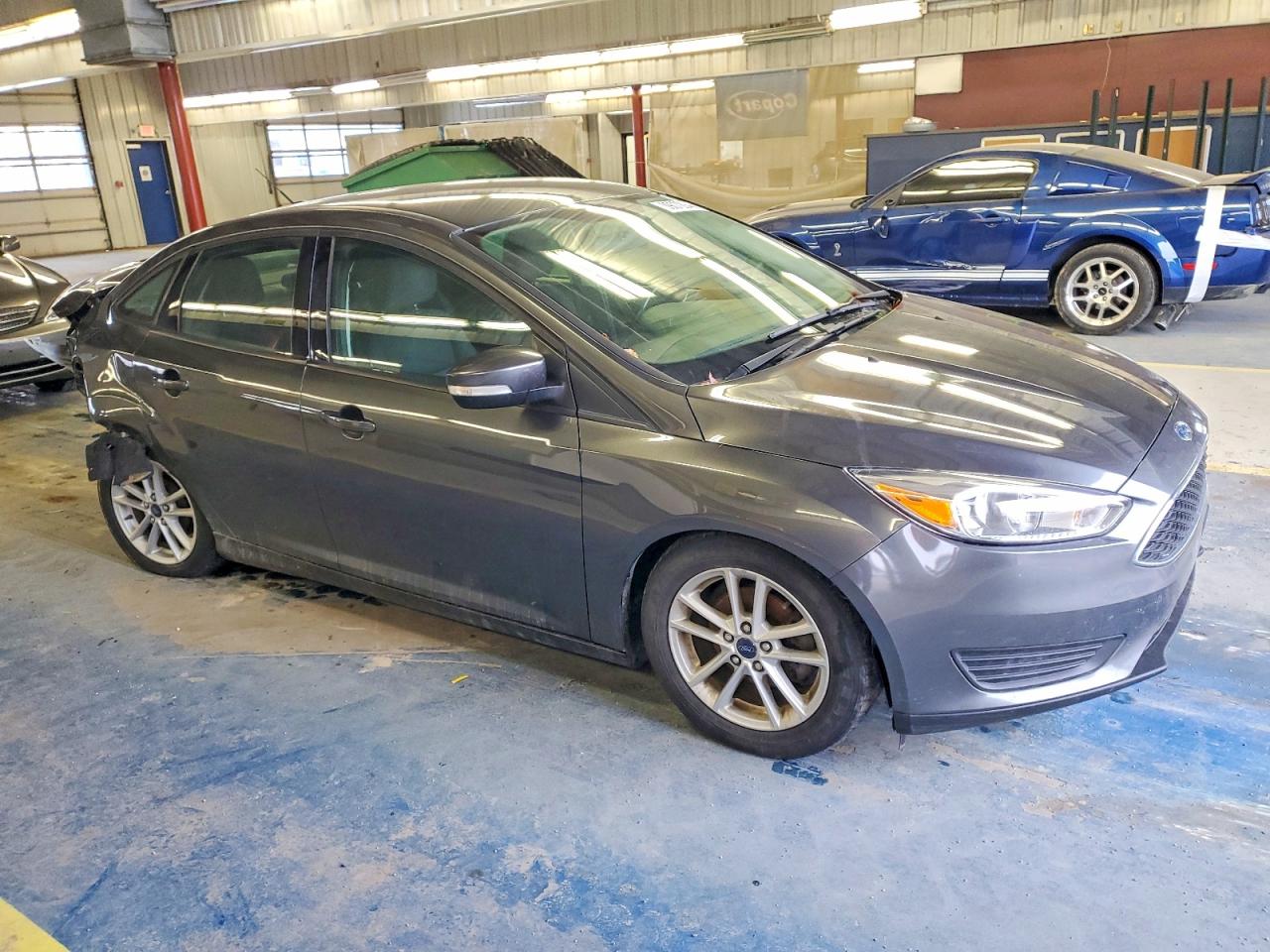 2017 FORD FOCUS SE photo 4