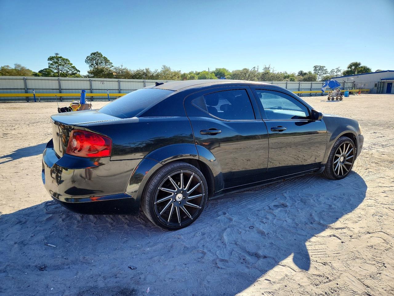 2011 DODGE AVENGER MAINSTREET photo 3