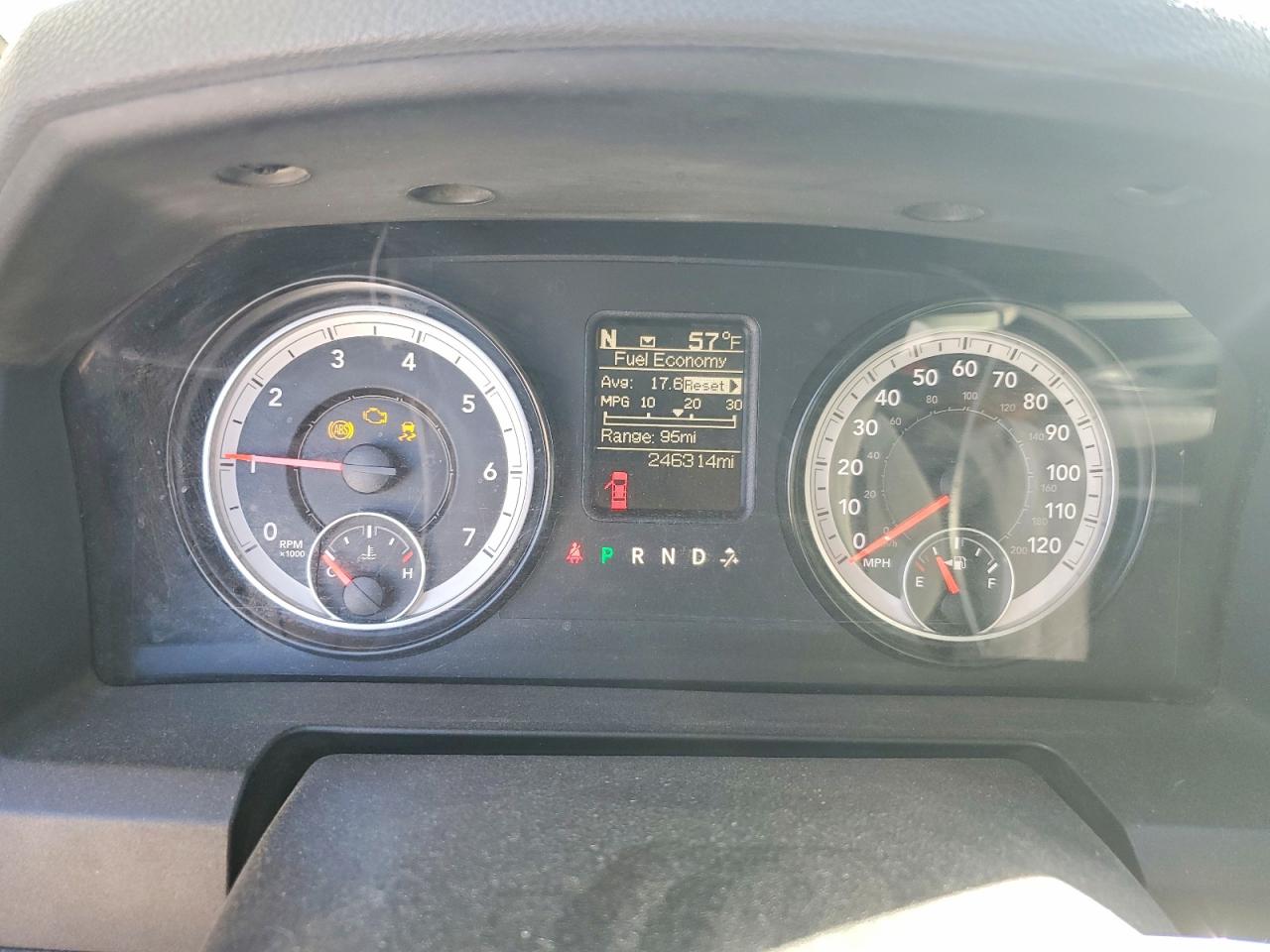 2015 RAM 1500 ST photo 9