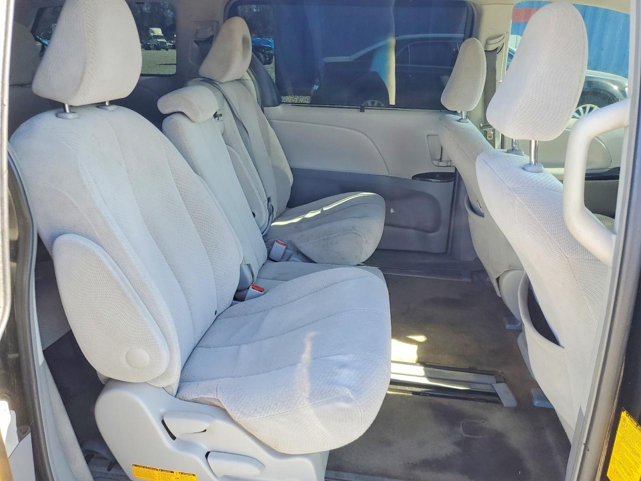 2014 TOYOTA SIENNA LE photo 11