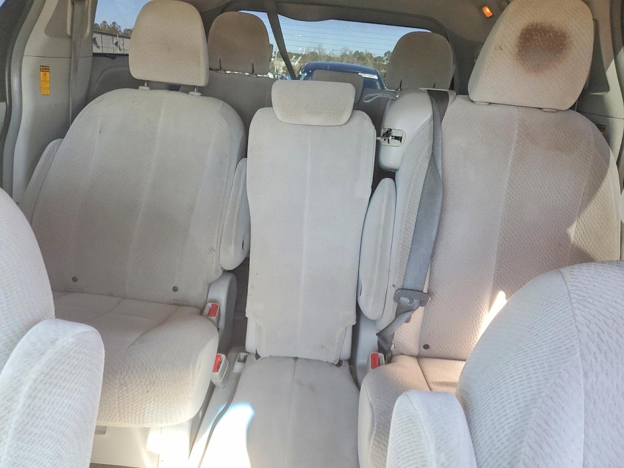 2014 TOYOTA SIENNA LE photo 10