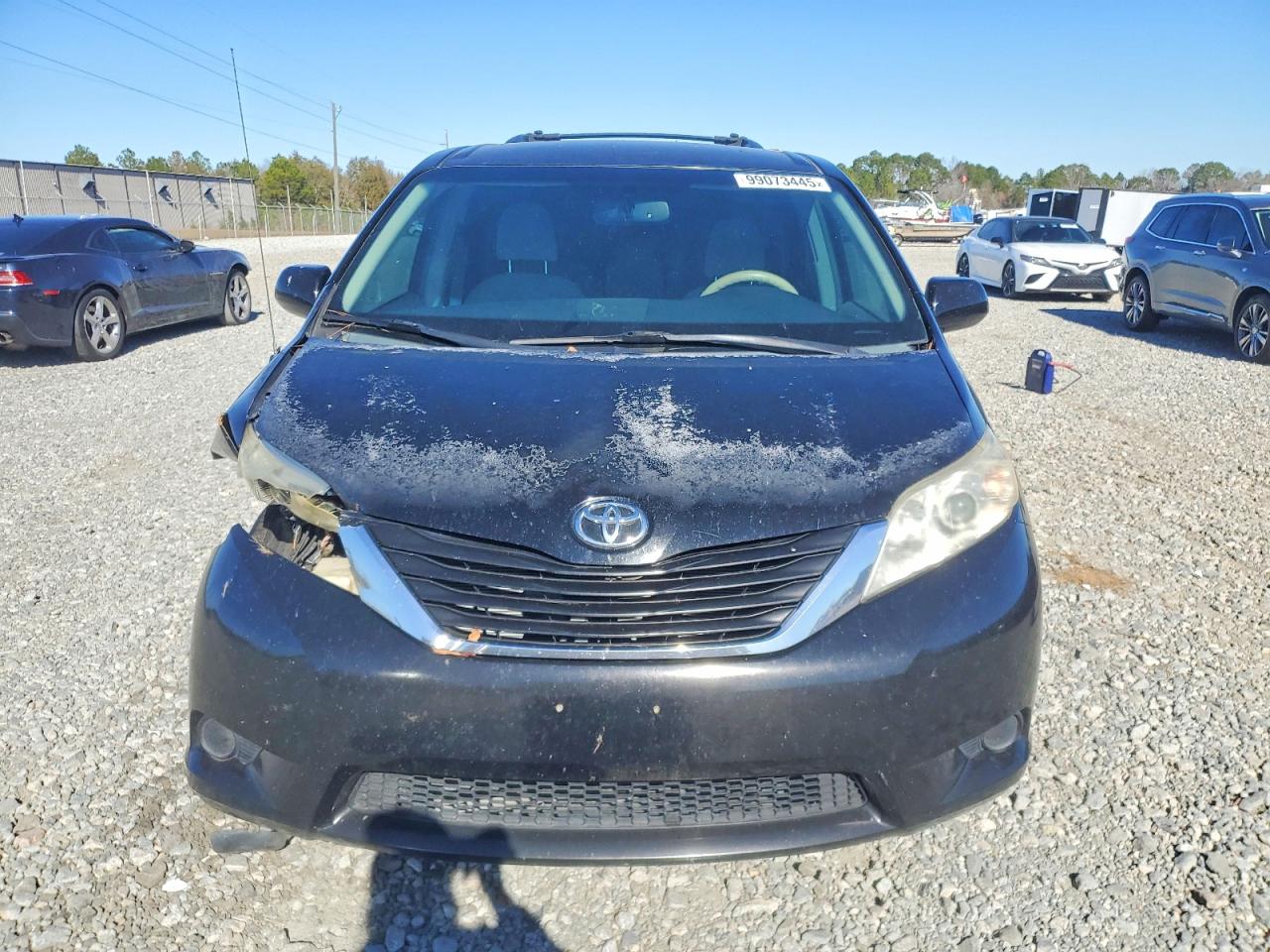 2014 TOYOTA SIENNA LE photo 5