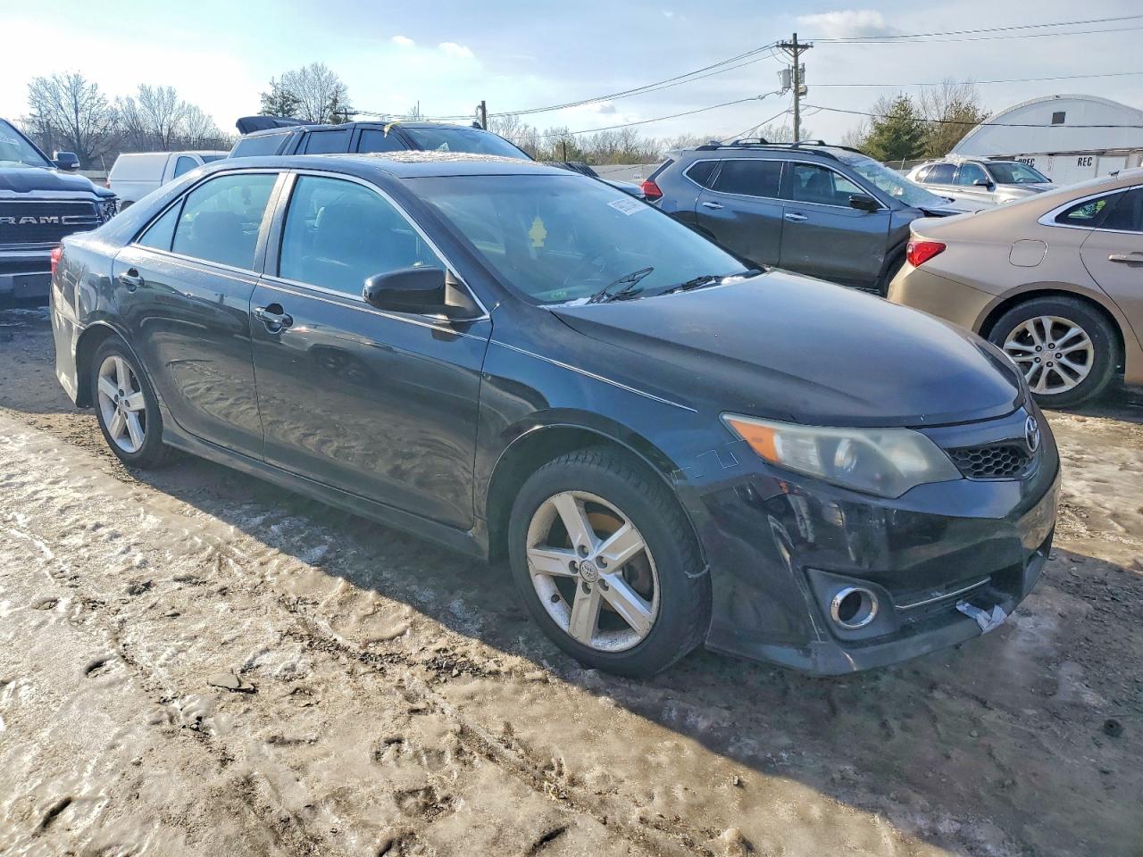 2013 TOYOTA CAMRY L photo 4