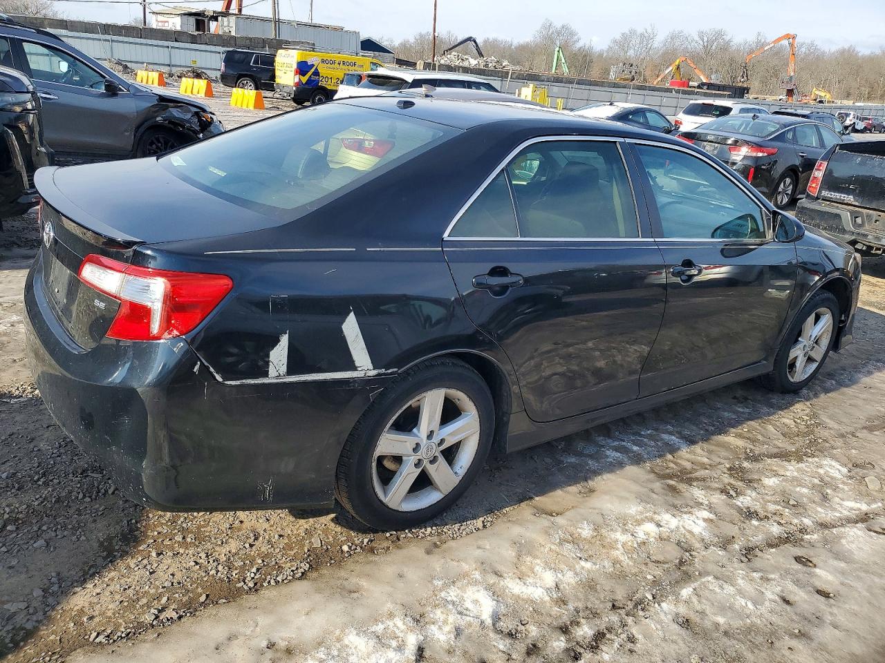 2013 TOYOTA CAMRY L photo 3
