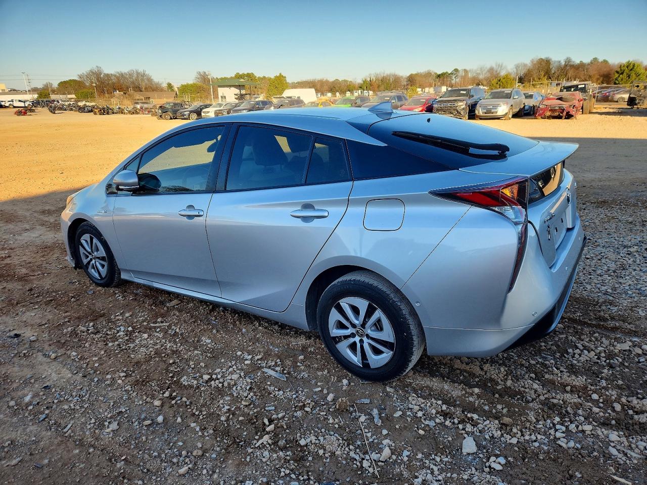 2018 TOYOTA PRIUS photo 2