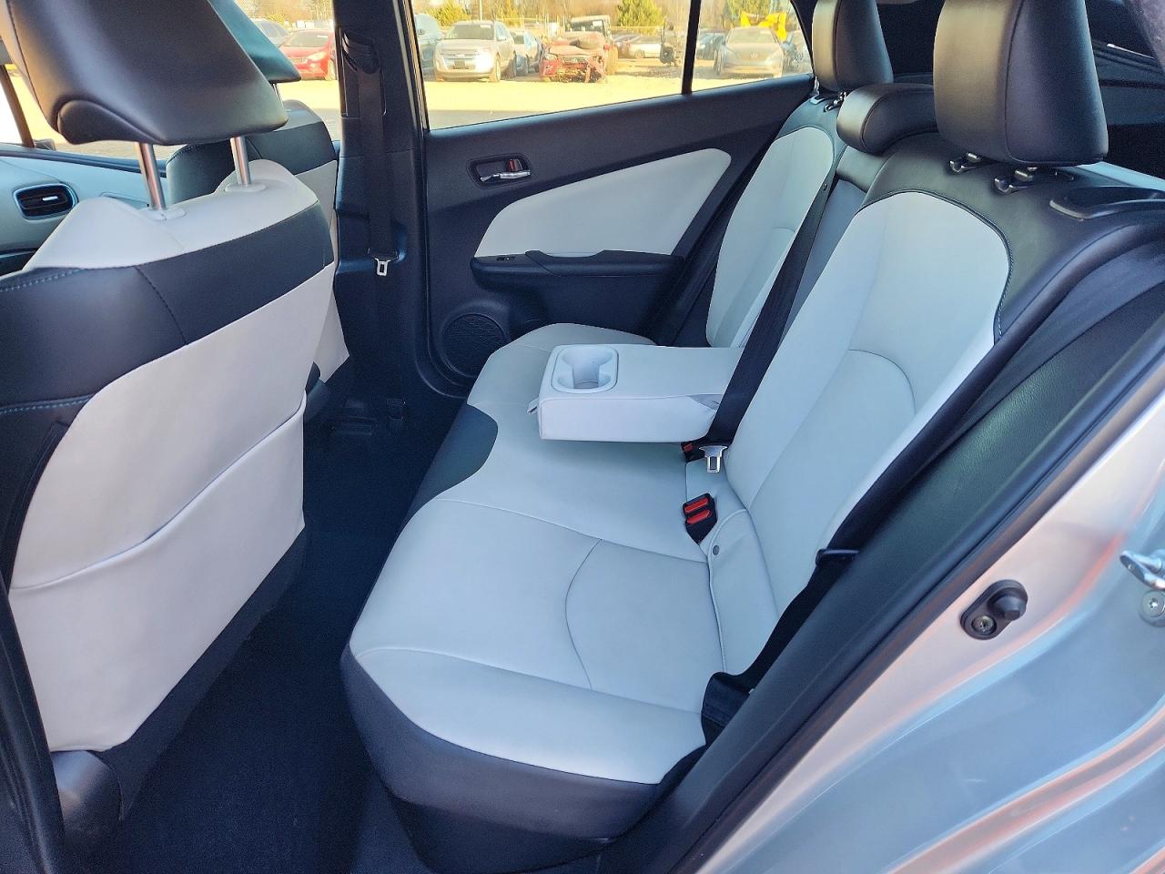 2018 TOYOTA PRIUS photo 11