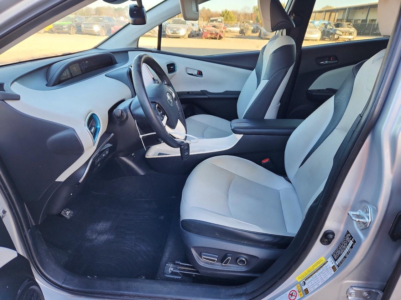 2018 TOYOTA PRIUS photo 7