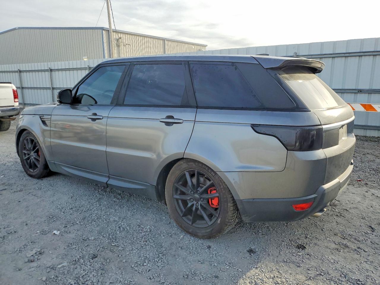 2015 LAND ROVER RANGE ROVER SPORT SE photo 3