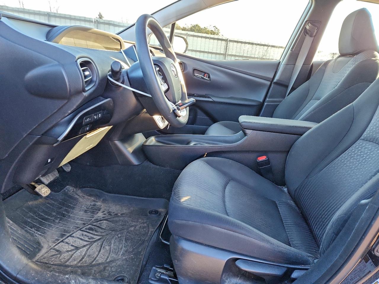 2017 TOYOTA PRIUS photo 13