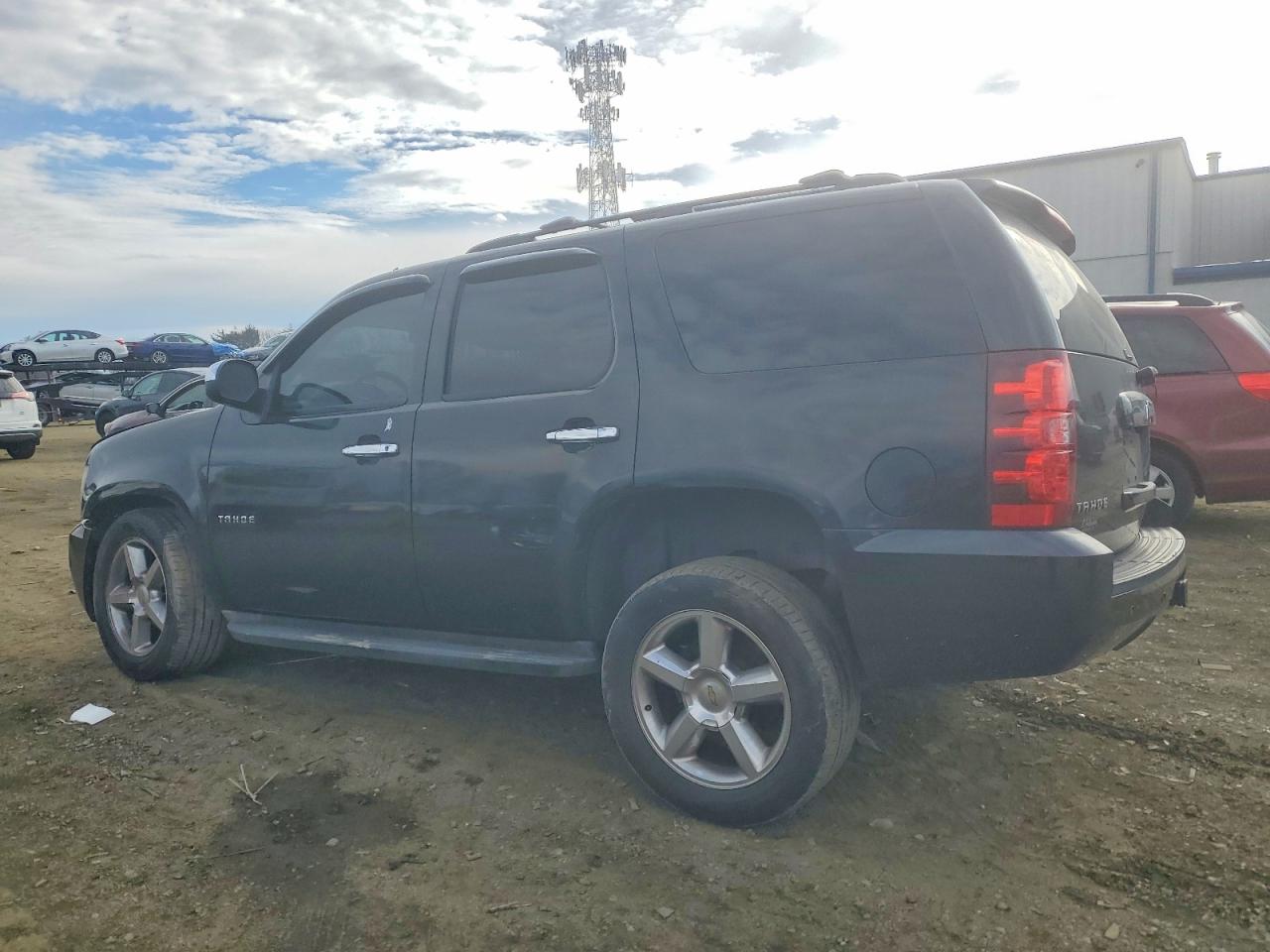 2011 CHEVROLET TAHOE C1500 LT photo 2