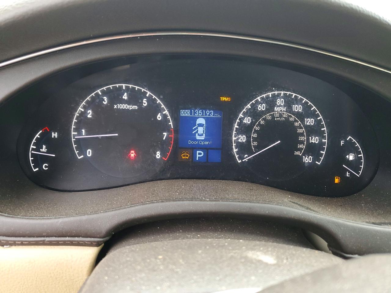2011 HYUNDAI GENESIS 3.8L photo 9