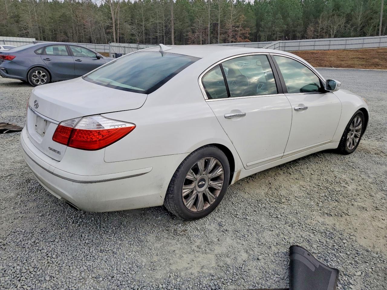 2011 HYUNDAI GENESIS 3.8L photo 3