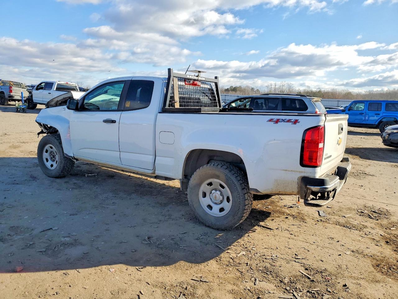 2019 CHEVROLET COLORADO photo 2