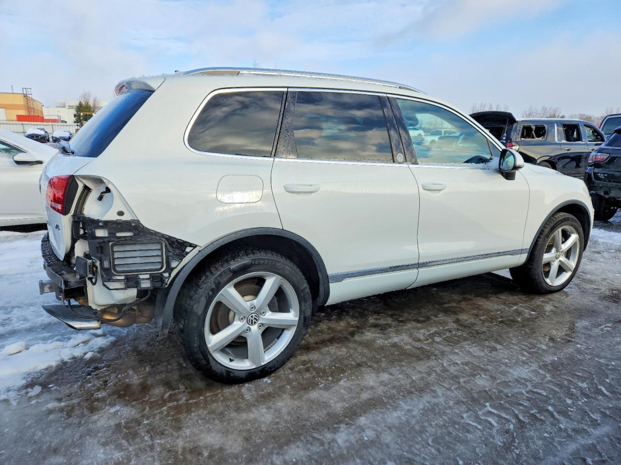 2017 VOLKSWAGEN TOUAREG WOLFSBURG photo 3