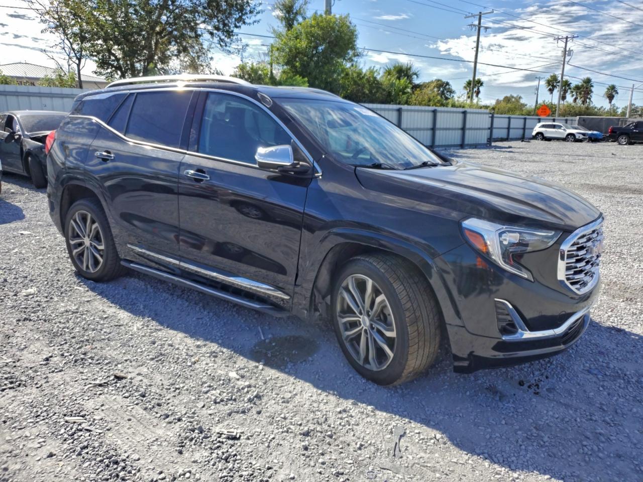 2018 GMC TERRAIN DENALI photo 4