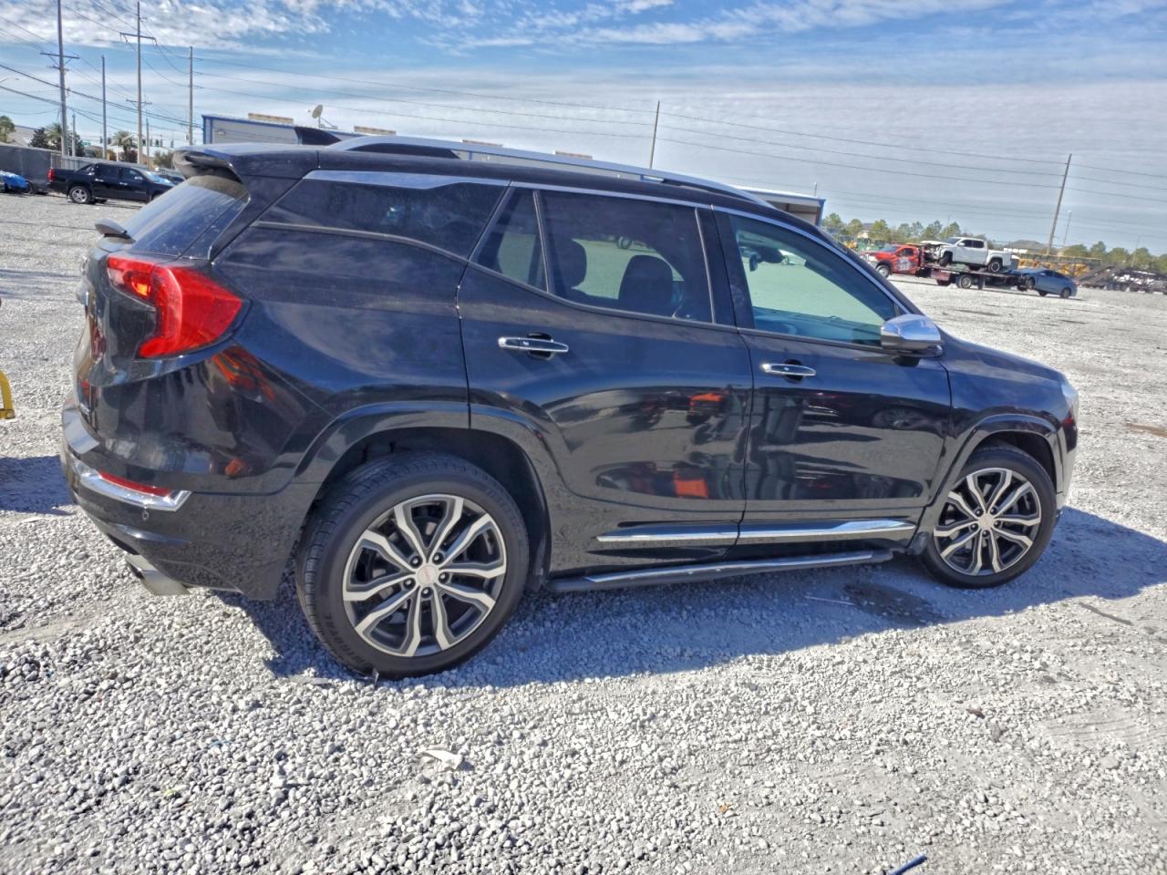 2018 GMC TERRAIN DENALI photo 3