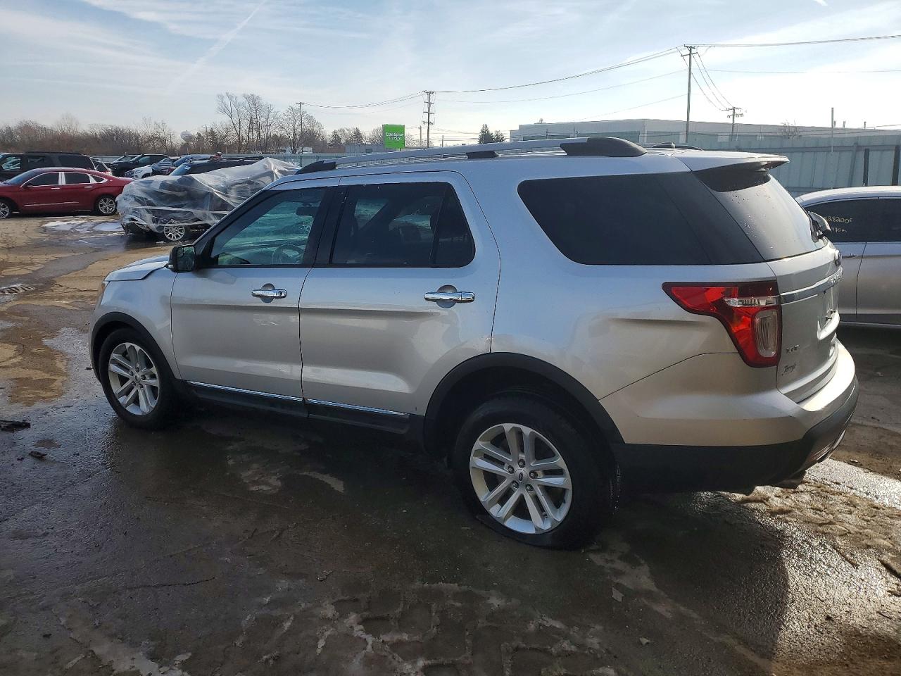 2015 FORD EXPLORER XLT photo 2