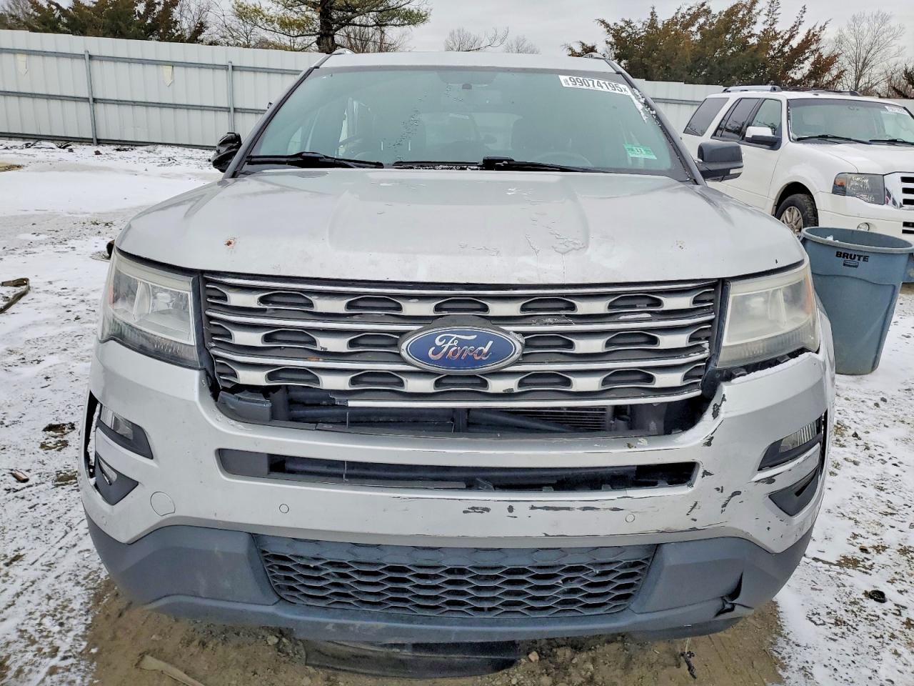 2017 FORD EXPLORER XLT photo 5