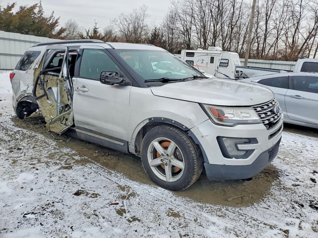 2017 FORD EXPLORER XLT photo 4