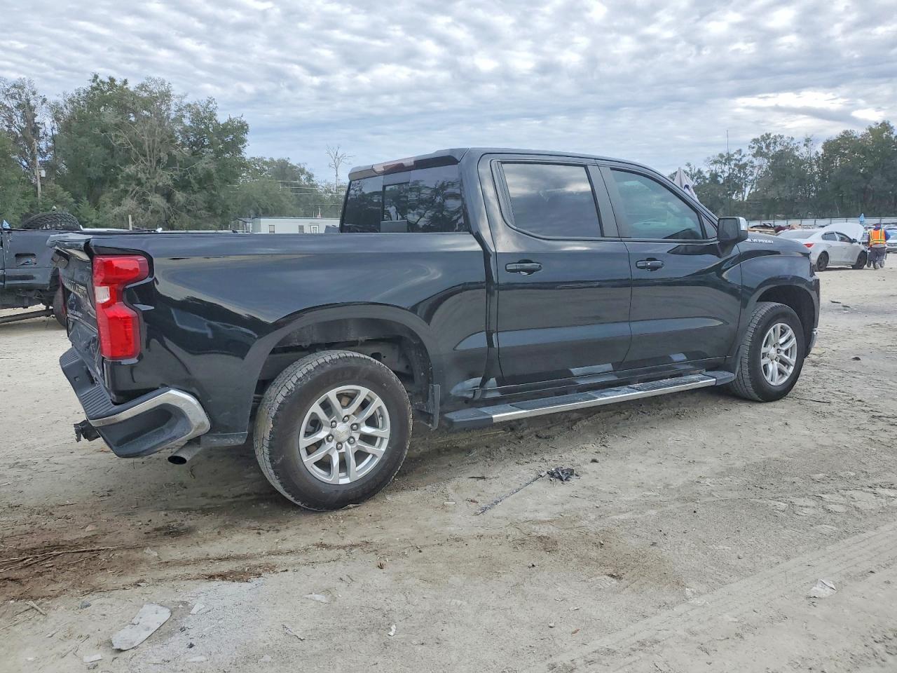 2020 CHEVROLET SILVERADO C1500 LT photo 3
