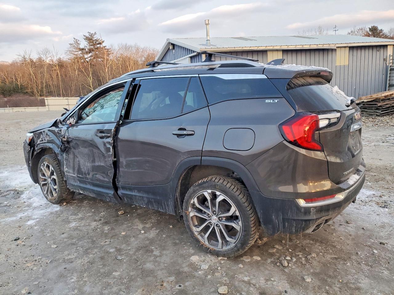 2020 GMC TERRAIN SLT photo 2