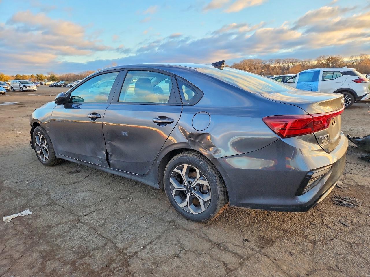 2021 KIA FORTE FE photo 2