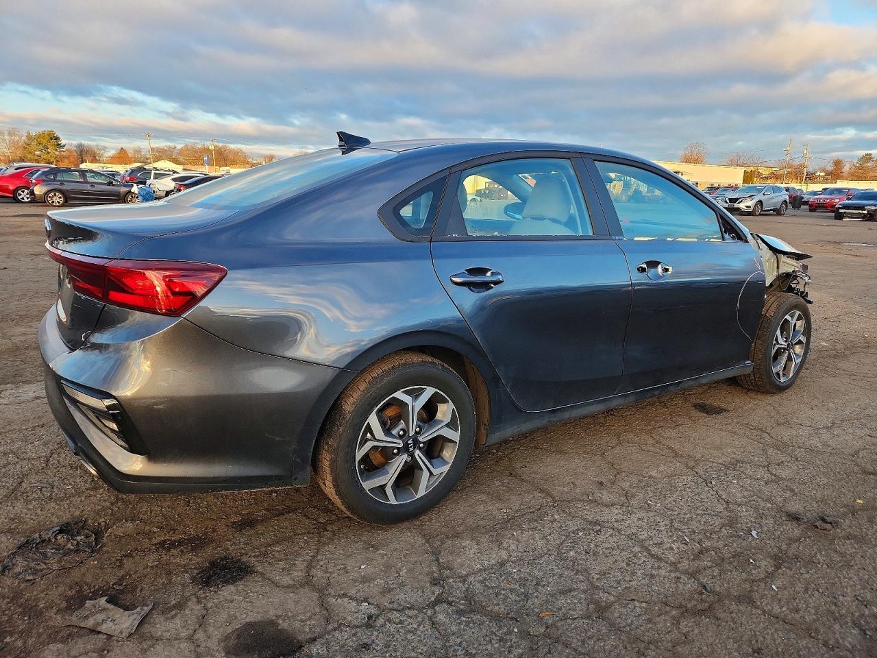 2021 KIA FORTE FE photo 3