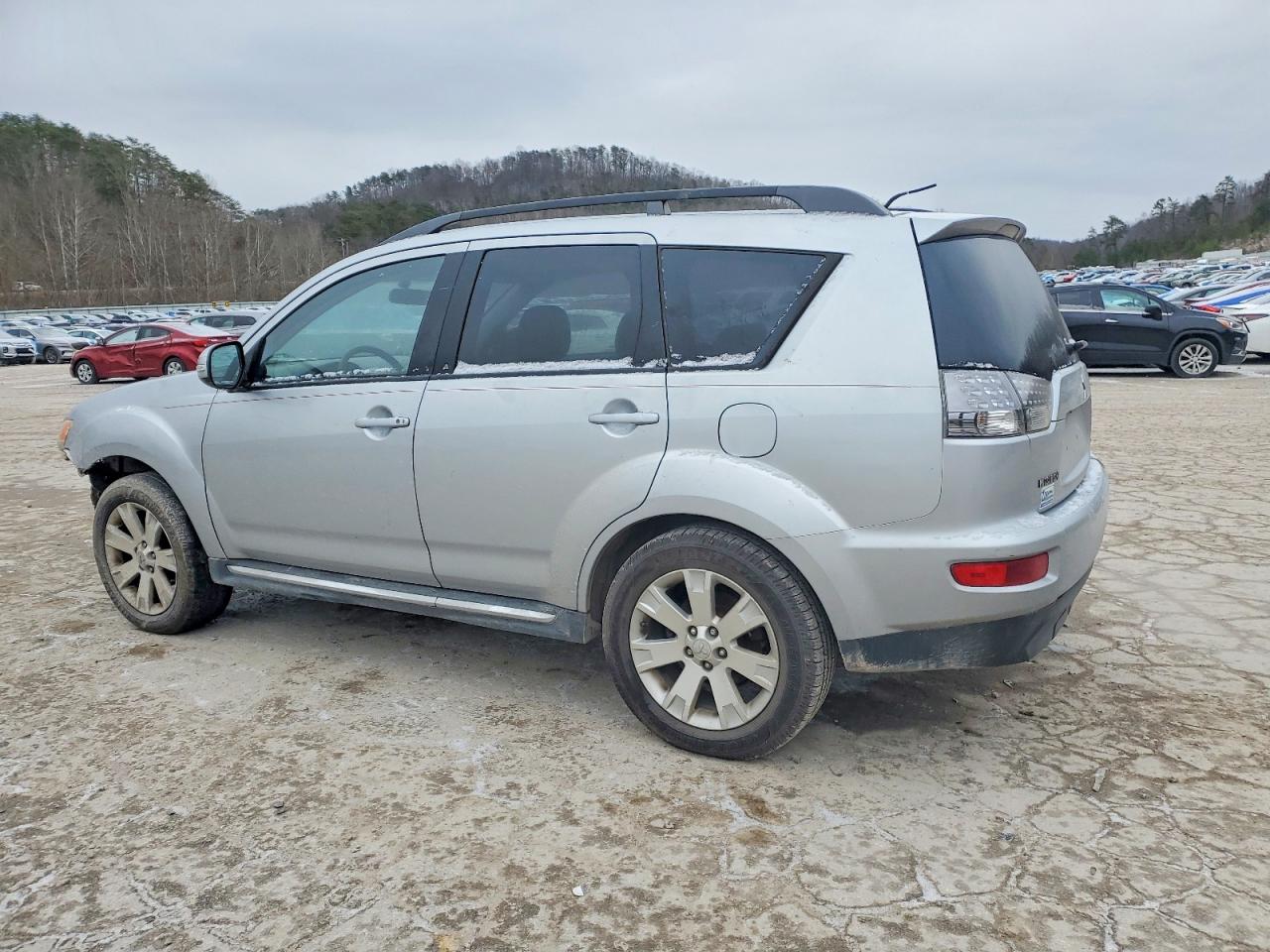 2011 MITSUBISHI OUTLANDER SE photo 2