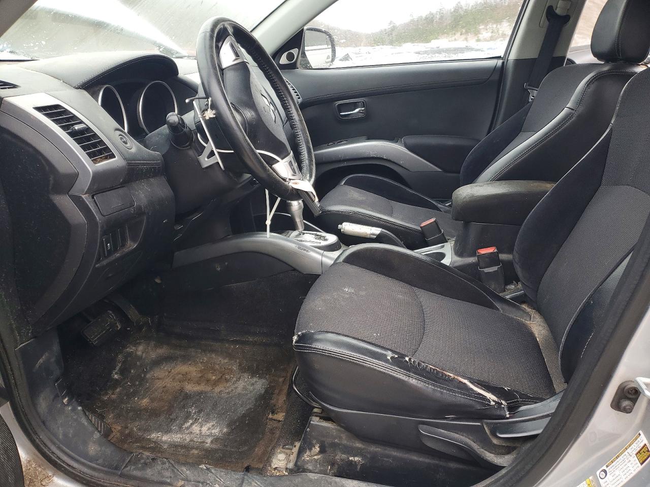 2011 MITSUBISHI OUTLANDER SE photo 7