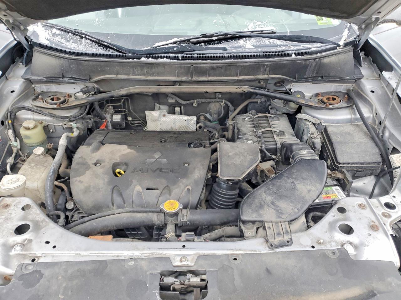 2011 MITSUBISHI OUTLANDER SE photo 12