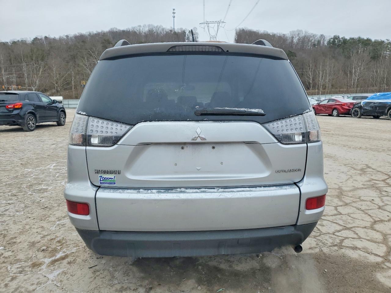 2011 MITSUBISHI OUTLANDER SE photo 6