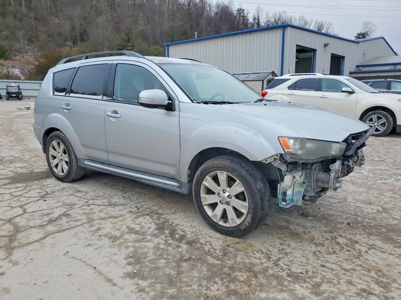 2011 MITSUBISHI OUTLANDER SE photo 4
