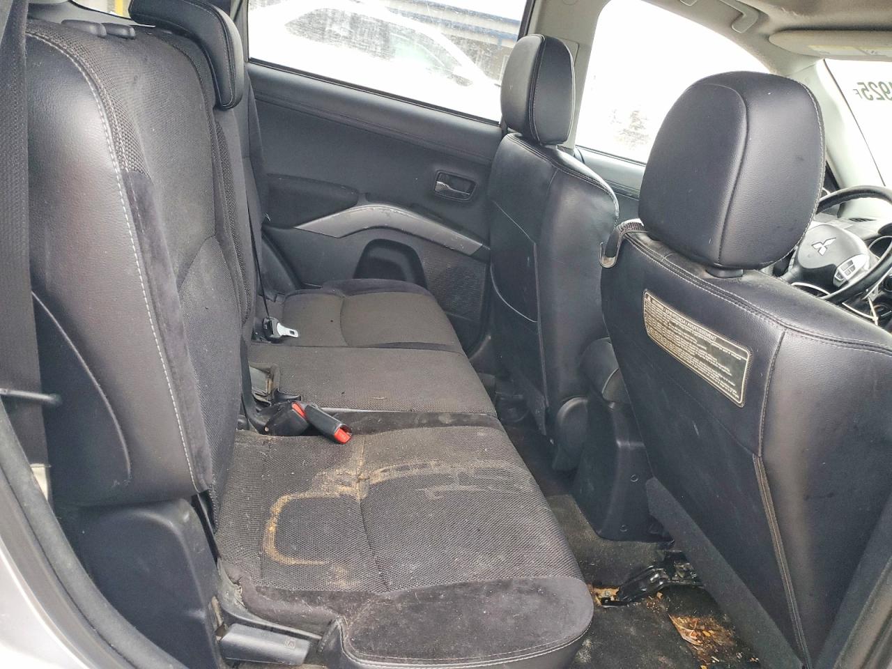 2011 MITSUBISHI OUTLANDER SE photo 11