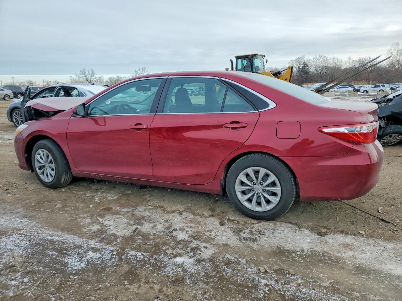 2017 TOYOTA CAMRY LE photo 2