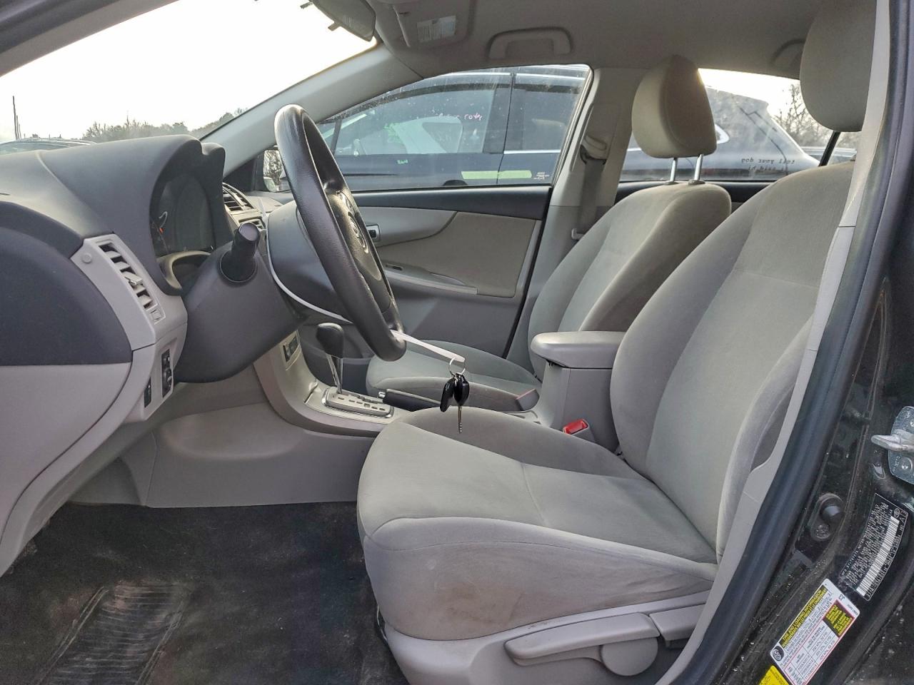 2013 TOYOTA COROLLA BASE photo 7