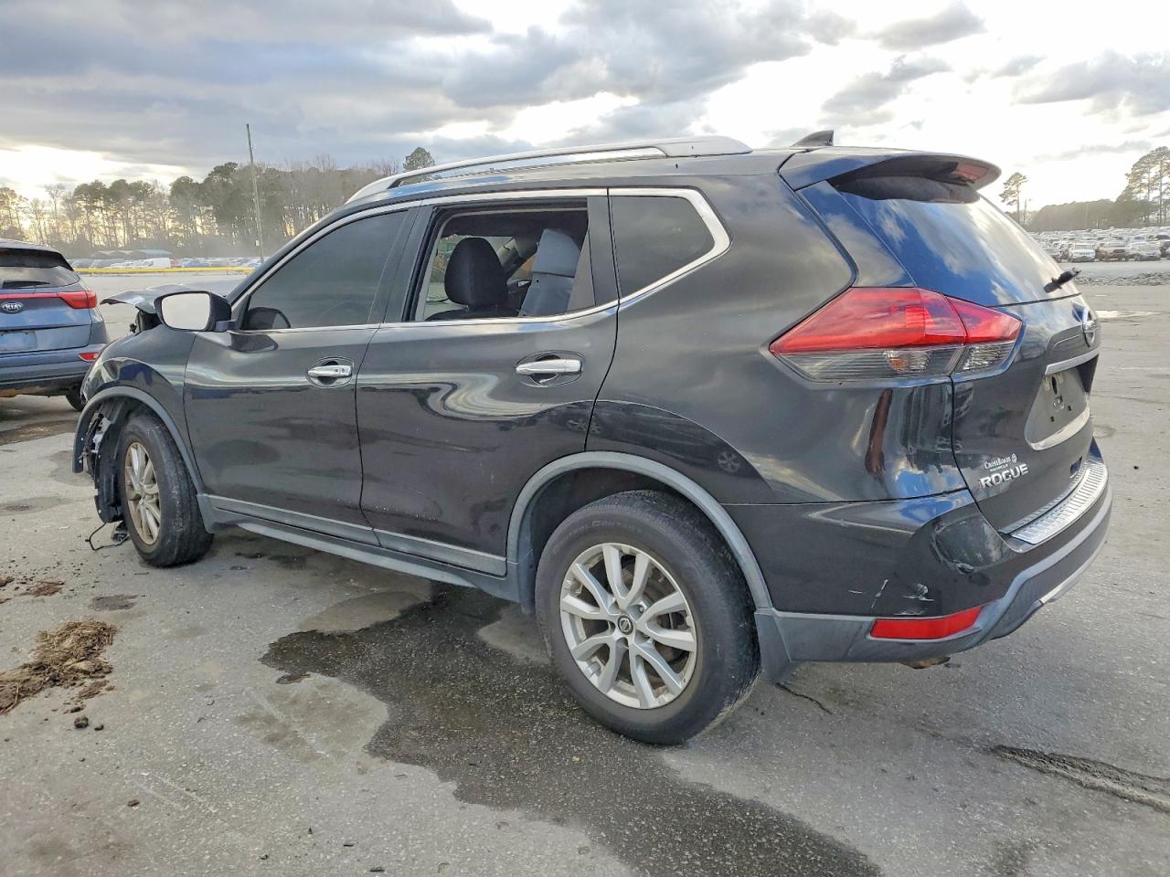 2018 NISSAN ROGUE S photo 2