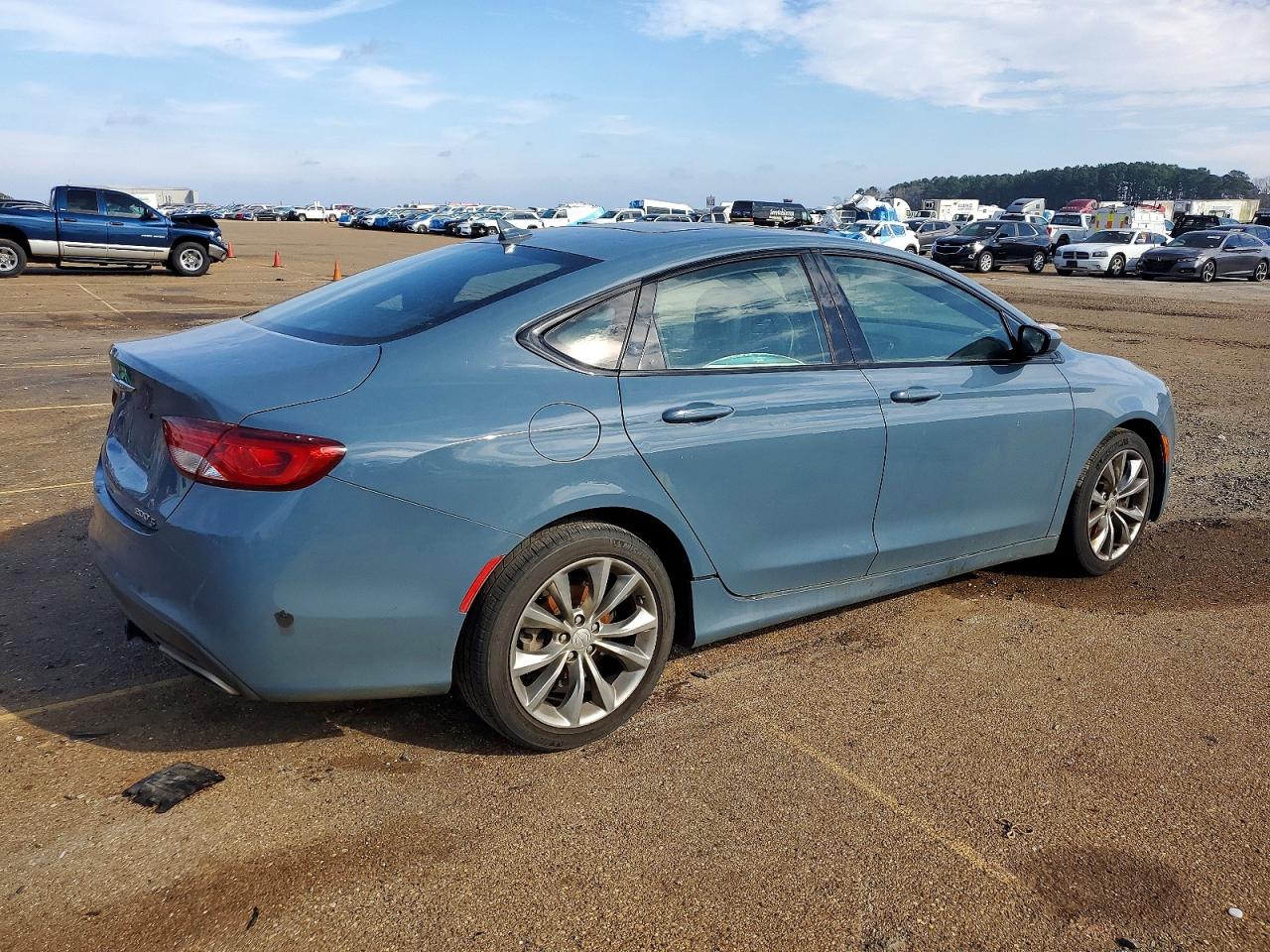 2015 CHRYSLER 200 S photo 3