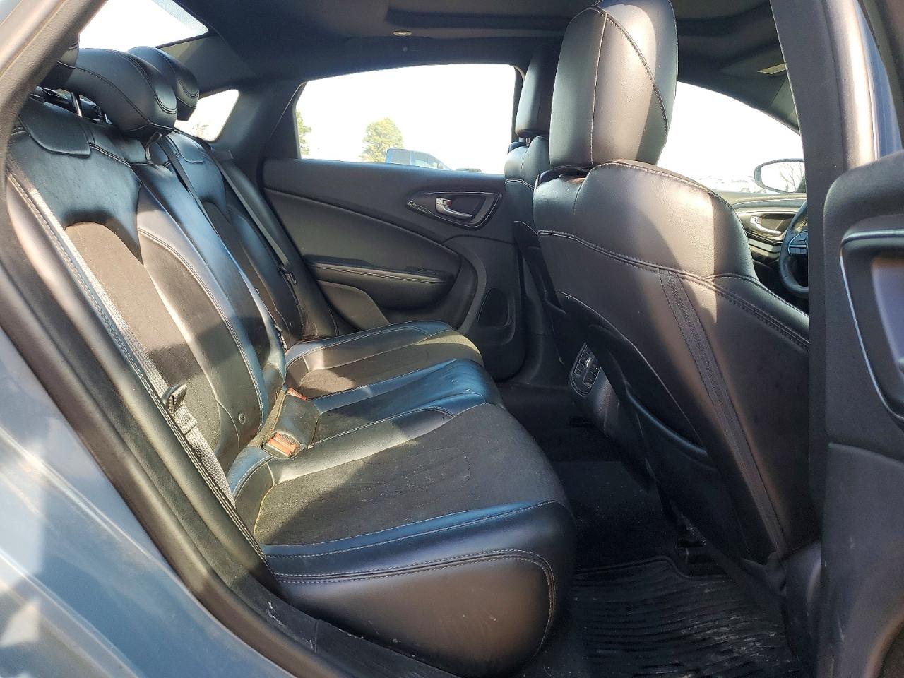 2015 CHRYSLER 200 S photo 10