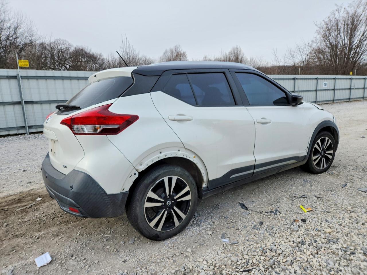 2020 NISSAN KICKS SR photo 3