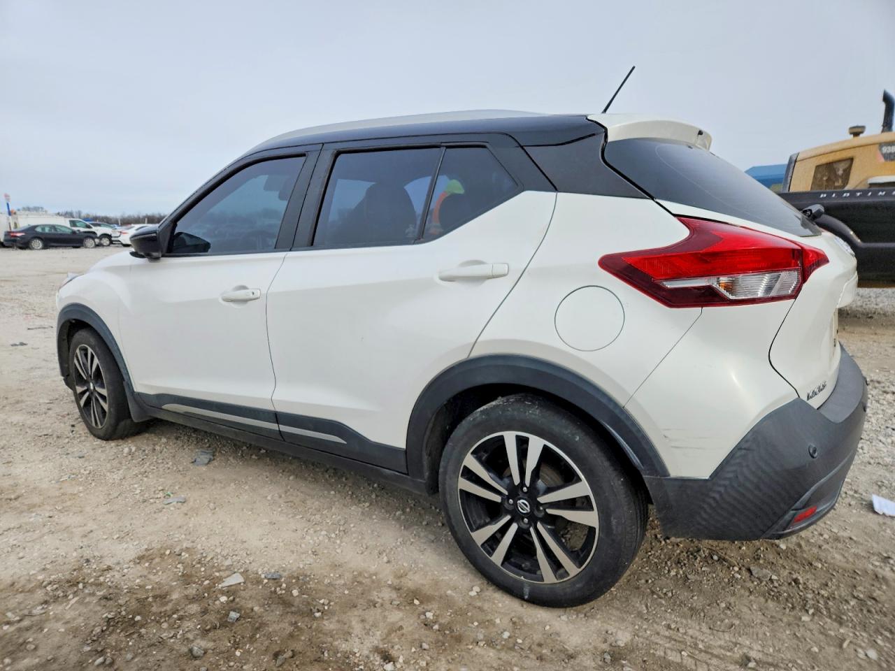 2020 NISSAN KICKS SR photo 2