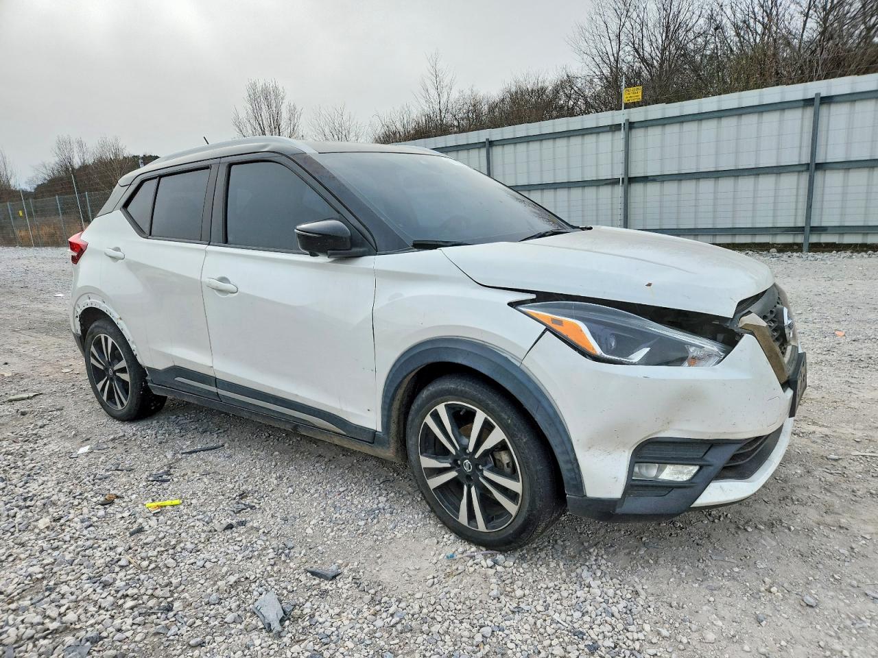 2020 NISSAN KICKS SR photo 4