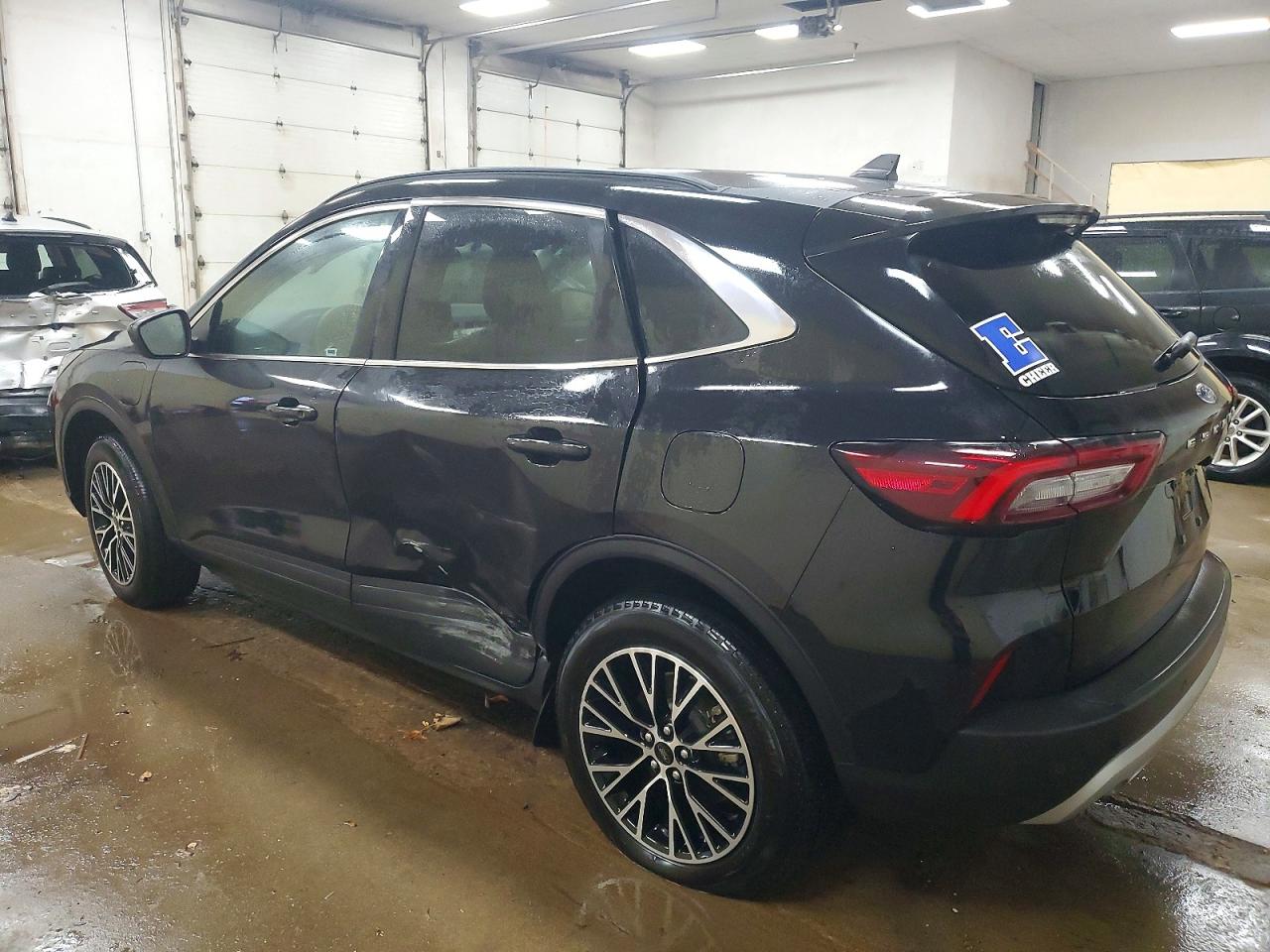 2025 FORD ESCAPE photo 3